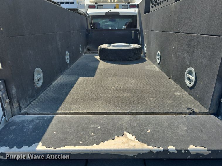 image for item DS4833 2018 Dodge Ram 5500HD utility / service truck