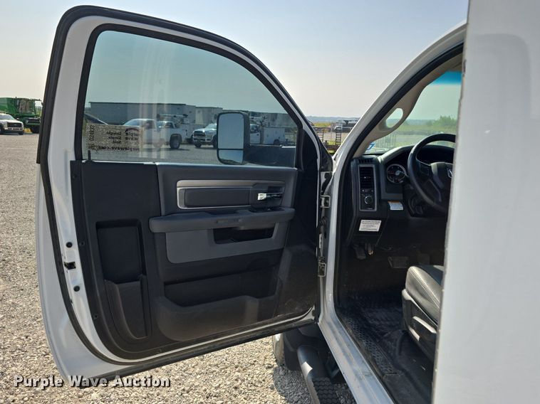 image for item DS4833 2018 Dodge Ram 5500HD utility / service truck