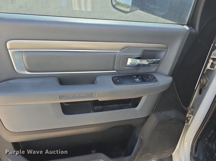 image for item DS4833 2018 Dodge Ram 5500HD utility / service truck