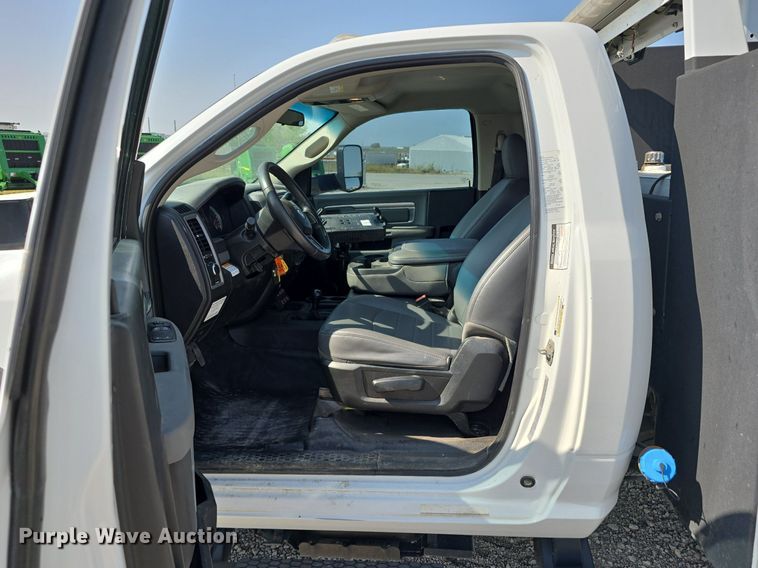 image for item DS4833 2018 Dodge Ram 5500HD utility / service truck