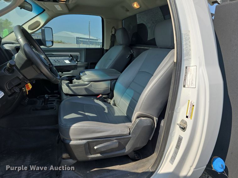 image for item DS4833 2018 Dodge Ram 5500HD utility / service truck