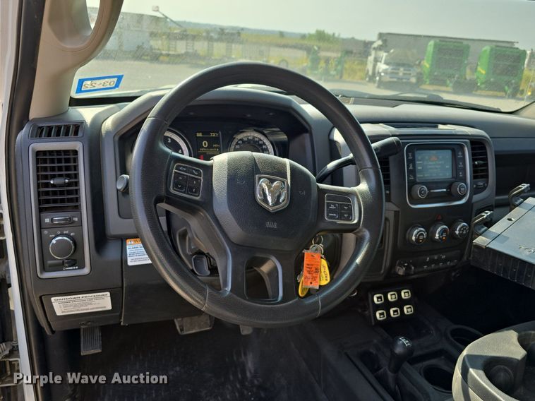 image for item DS4833 2018 Dodge Ram 5500HD utility / service truck