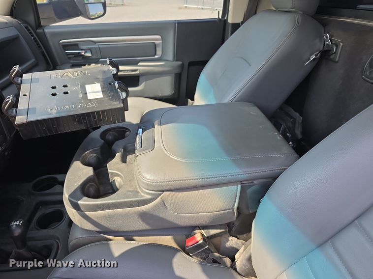 image for item DS4833 2018 Dodge Ram 5500HD utility / service truck