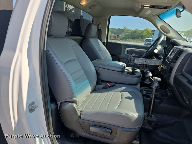 image for item DS4833 2018 Dodge Ram 5500HD utility / service truck