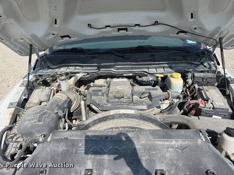 image for item DS4833 2018 Dodge Ram 5500HD utility / service truck