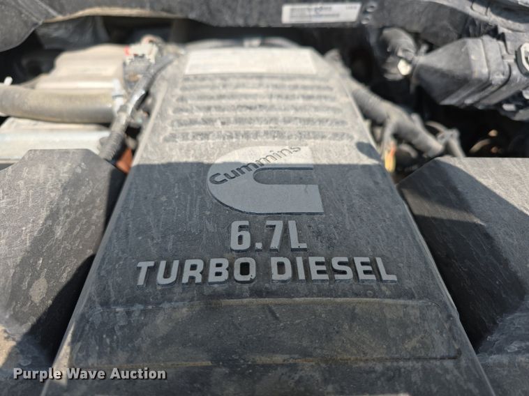 image for item DS4833 2018 Dodge Ram 5500HD utility / service truck