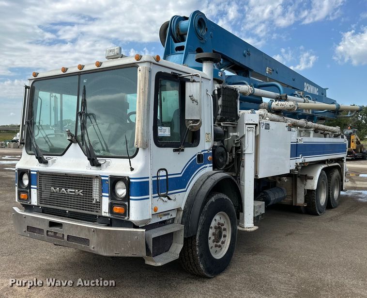 image for item DS6421 2005 Mack MR concrete pump truck