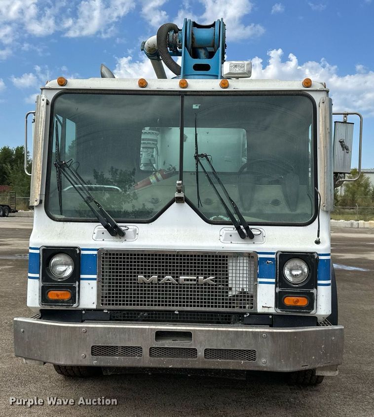 image for item DS6421 2005 Mack MR concrete pump truck