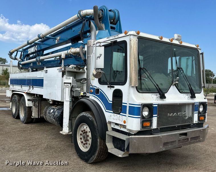 image for item DS6421 2005 Mack MR concrete pump truck