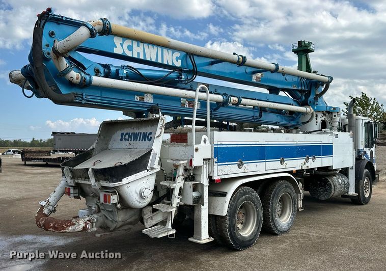 image for item DS6421 2005 Mack MR concrete pump truck