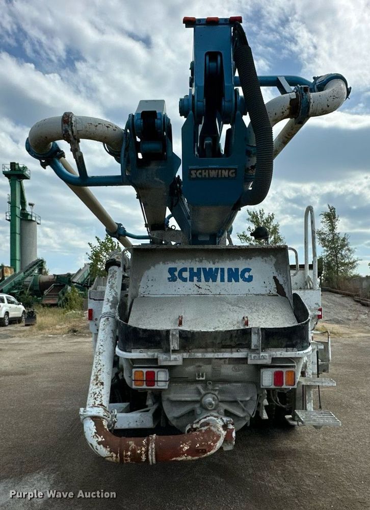 image for item DS6421 2005 Mack MR concrete pump truck