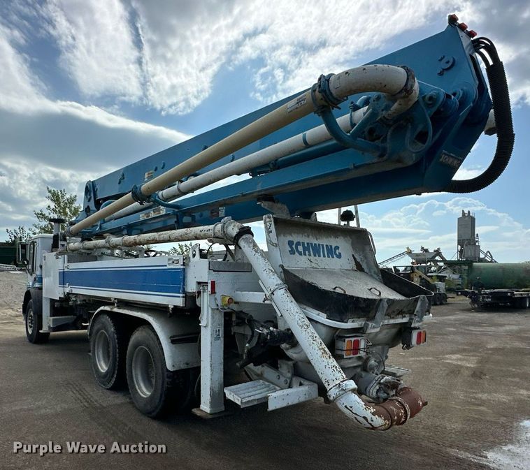 image for item DS6421 2005 Mack MR concrete pump truck