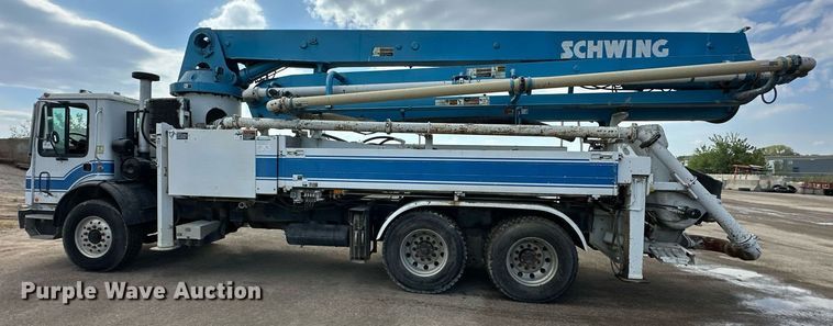 image for item DS6421 2005 Mack MR concrete pump truck