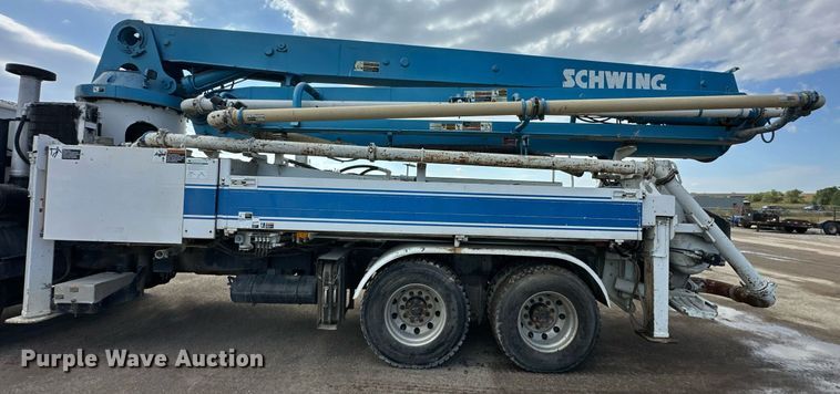 image for item DS6421 2005 Mack MR concrete pump truck