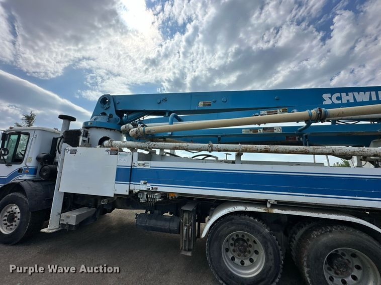 image for item DS6421 2005 Mack MR concrete pump truck