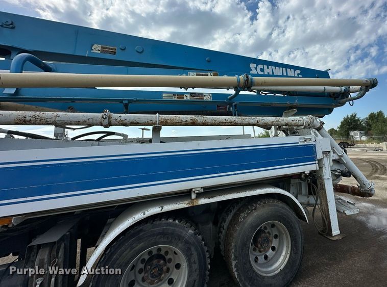 image for item DS6421 2005 Mack MR concrete pump truck