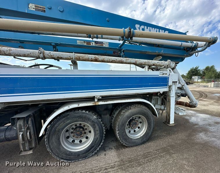 image for item DS6421 2005 Mack MR concrete pump truck