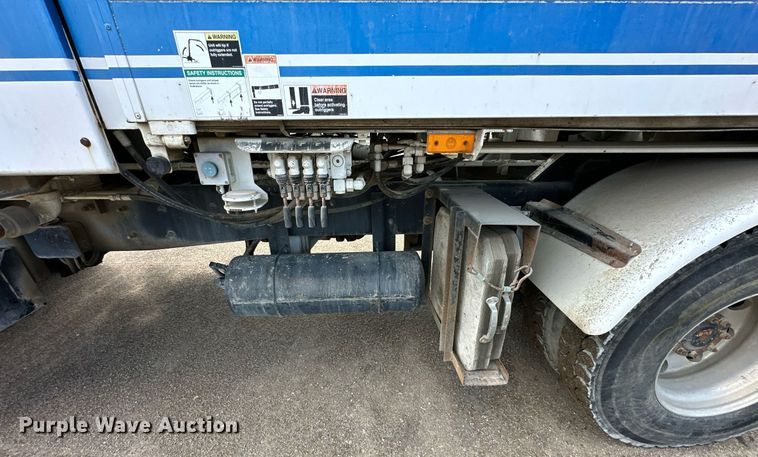 image for item DS6421 2005 Mack MR concrete pump truck