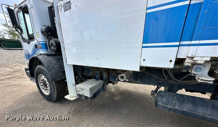 image for item DS6421 2005 Mack MR concrete pump truck