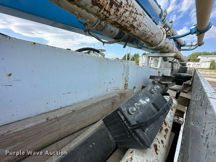 image for item DS6421 2005 Mack MR concrete pump truck