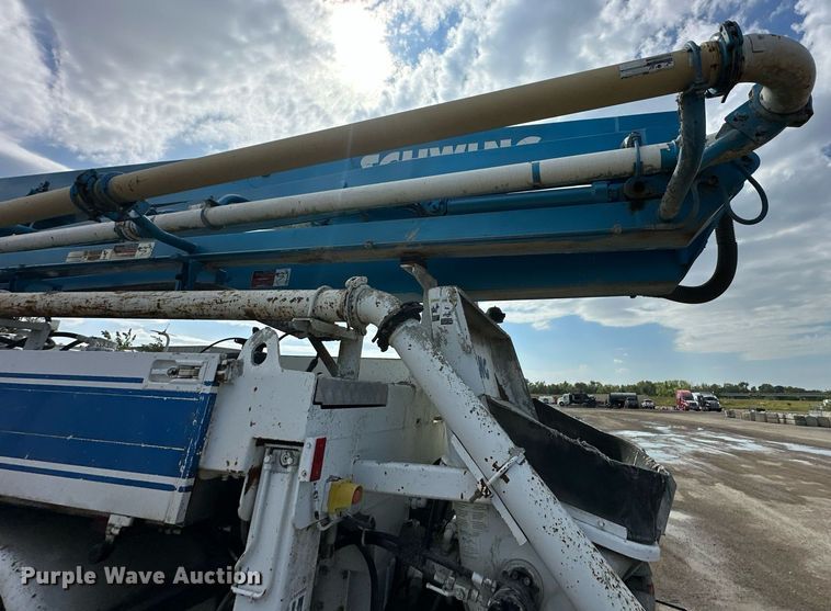 image for item DS6421 2005 Mack MR concrete pump truck