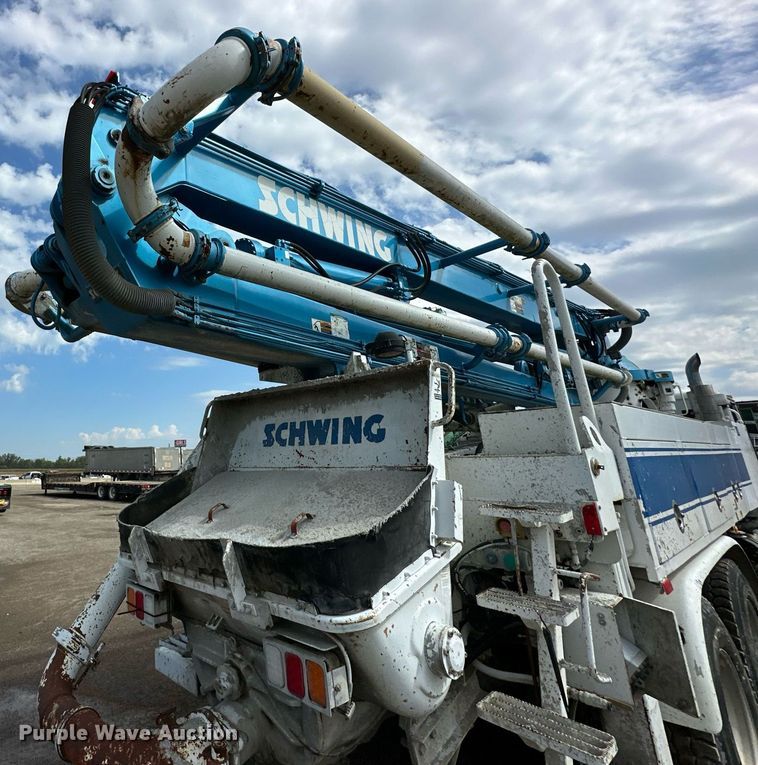 image for item DS6421 2005 Mack MR concrete pump truck