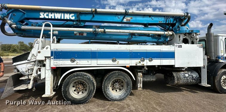 image for item DS6421 2005 Mack MR concrete pump truck