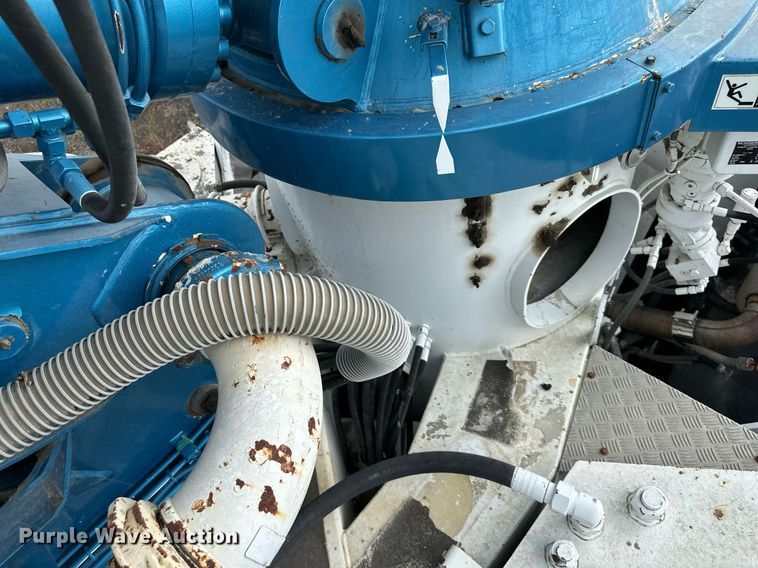 image for item DS6421 2005 Mack MR concrete pump truck