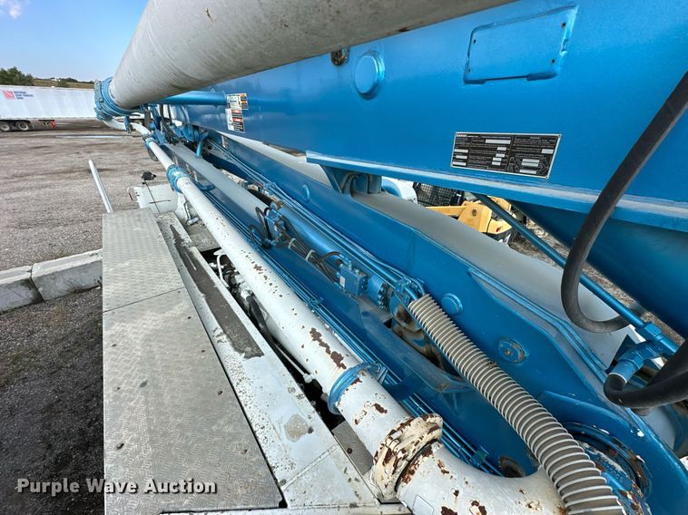 image for item DS6421 2005 Mack MR concrete pump truck