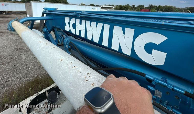 image for item DS6421 2005 Mack MR concrete pump truck