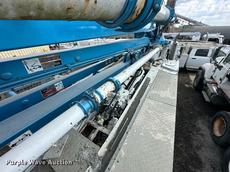 image for item DS6421 2005 Mack MR concrete pump truck