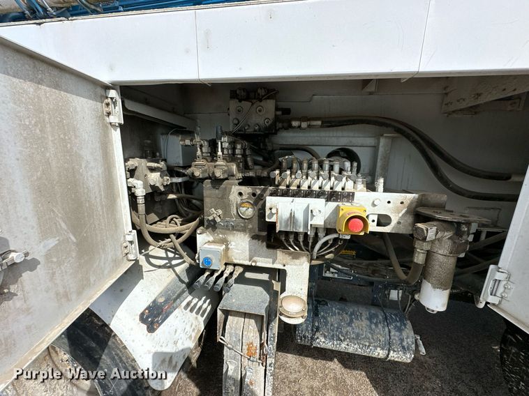 image for item DS6421 2005 Mack MR concrete pump truck