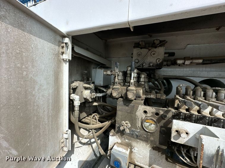 image for item DS6421 2005 Mack MR concrete pump truck