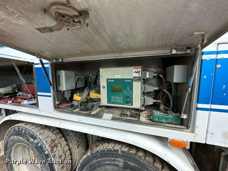 image for item DS6421 2005 Mack MR concrete pump truck