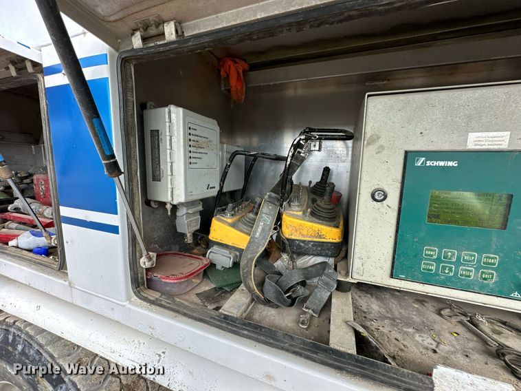 image for item DS6421 2005 Mack MR concrete pump truck