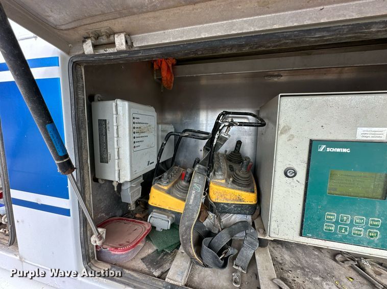 image for item DS6421 2005 Mack MR concrete pump truck