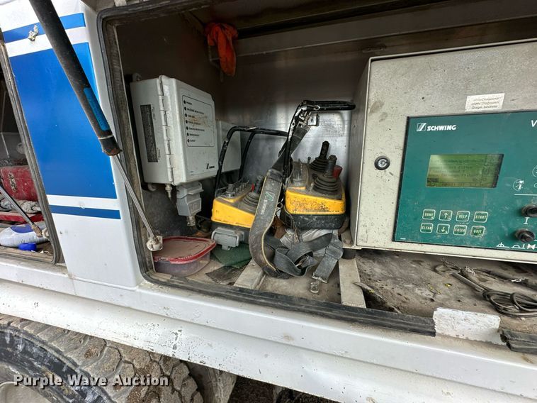 image for item DS6421 2005 Mack MR concrete pump truck