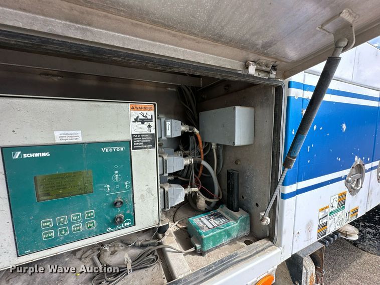 image for item DS6421 2005 Mack MR concrete pump truck