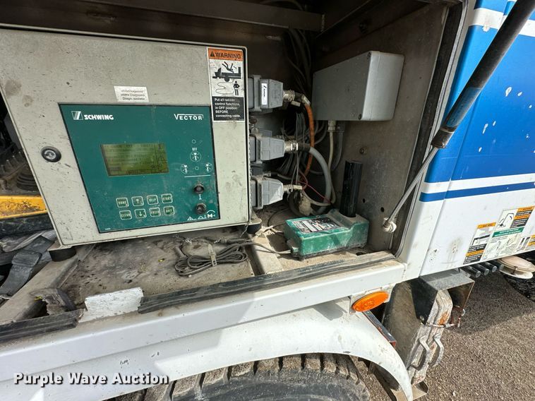 image for item DS6421 2005 Mack MR concrete pump truck