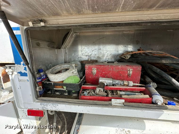 image for item DS6421 2005 Mack MR concrete pump truck