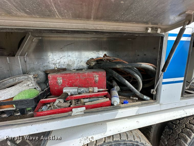 image for item DS6421 2005 Mack MR concrete pump truck