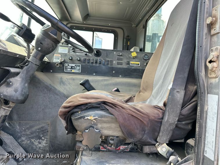 image for item DS6421 2005 Mack MR concrete pump truck