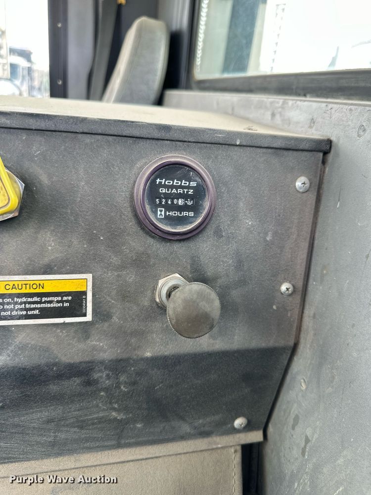 image for item DS6421 2005 Mack MR concrete pump truck