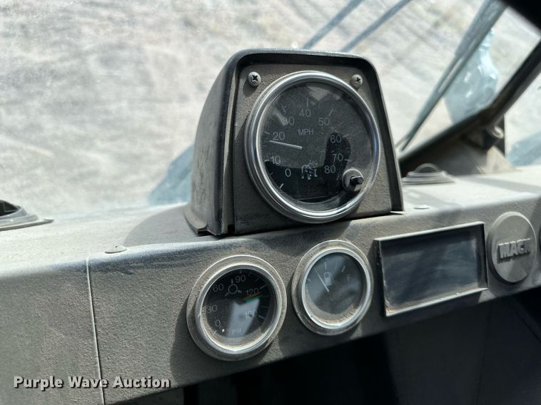 image for item DS6421 2005 Mack MR concrete pump truck