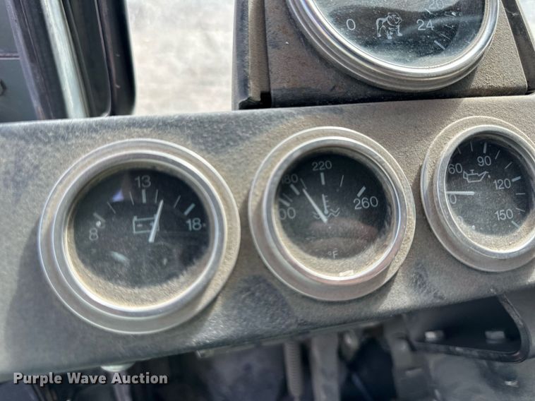 image for item DS6421 2005 Mack MR concrete pump truck