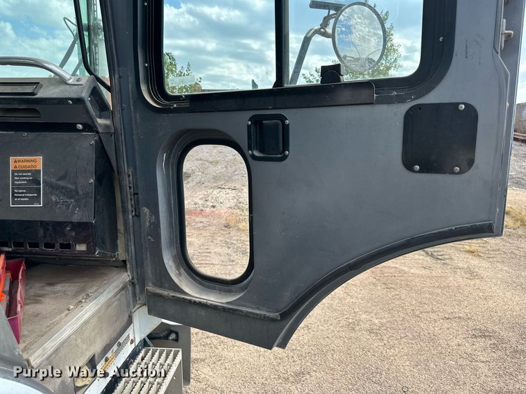 image for item DS6421 2005 Mack MR concrete pump truck