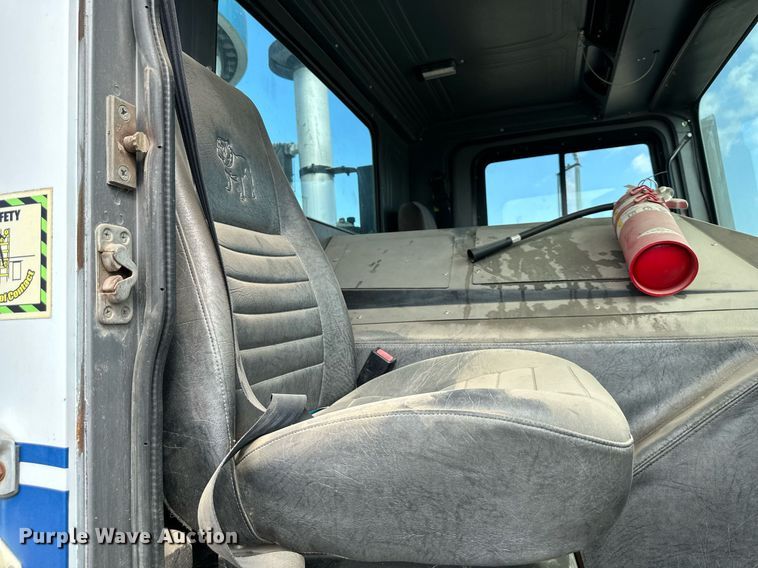 image for item DS6421 2005 Mack MR concrete pump truck