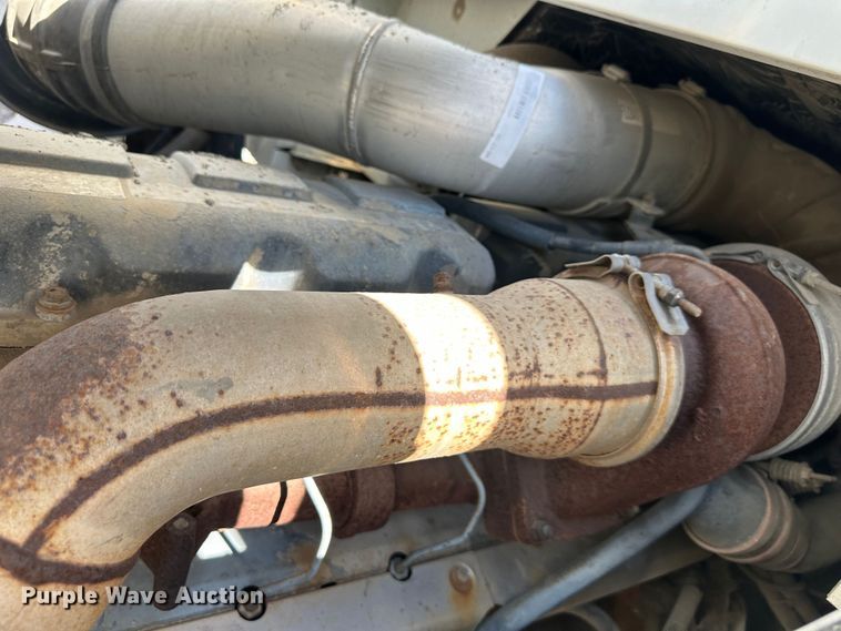 image for item DS6421 2005 Mack MR concrete pump truck