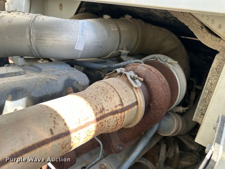 image for item DS6421 2005 Mack MR concrete pump truck