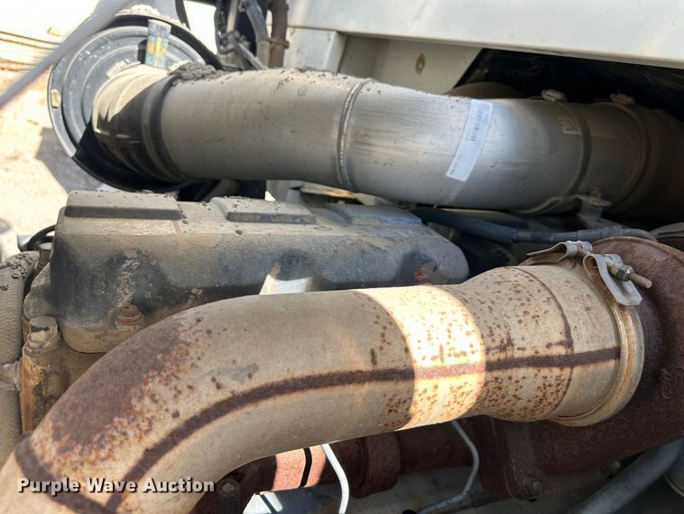 image for item DS6421 2005 Mack MR concrete pump truck